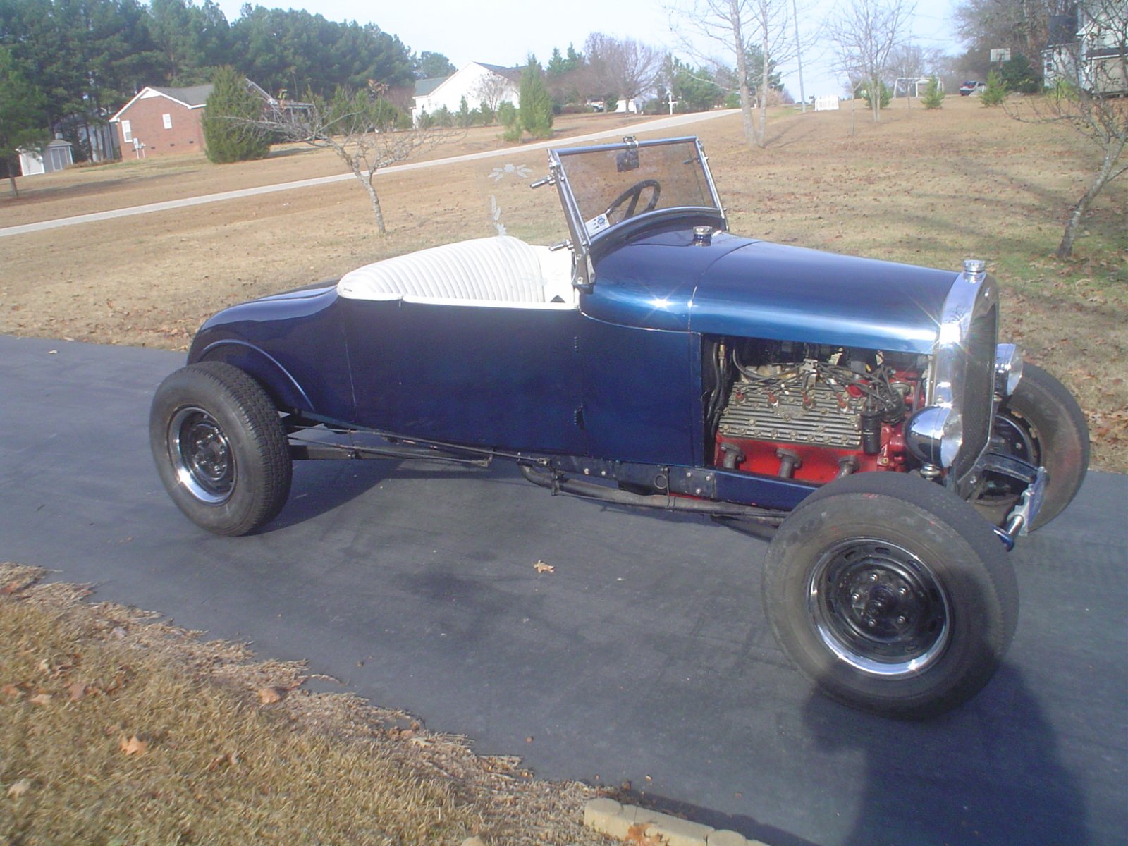 Roadster with differnt wheels and tires 003.JPG