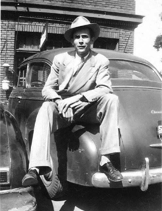 rock Hank Williams Sr on car 1.jpg