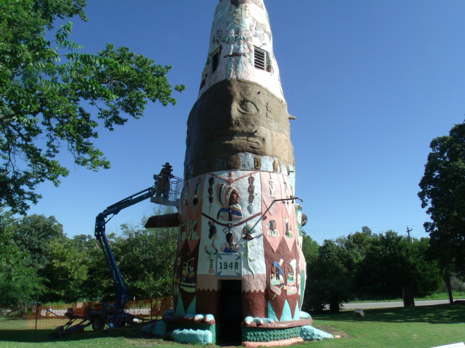 rt 66 day 2 078 totem pole 2.jpg