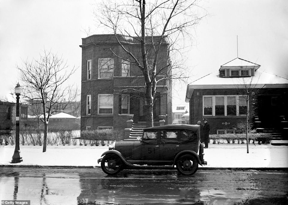 Rte 66 Postcards Al Capone's House Cicero, Ill.jpg