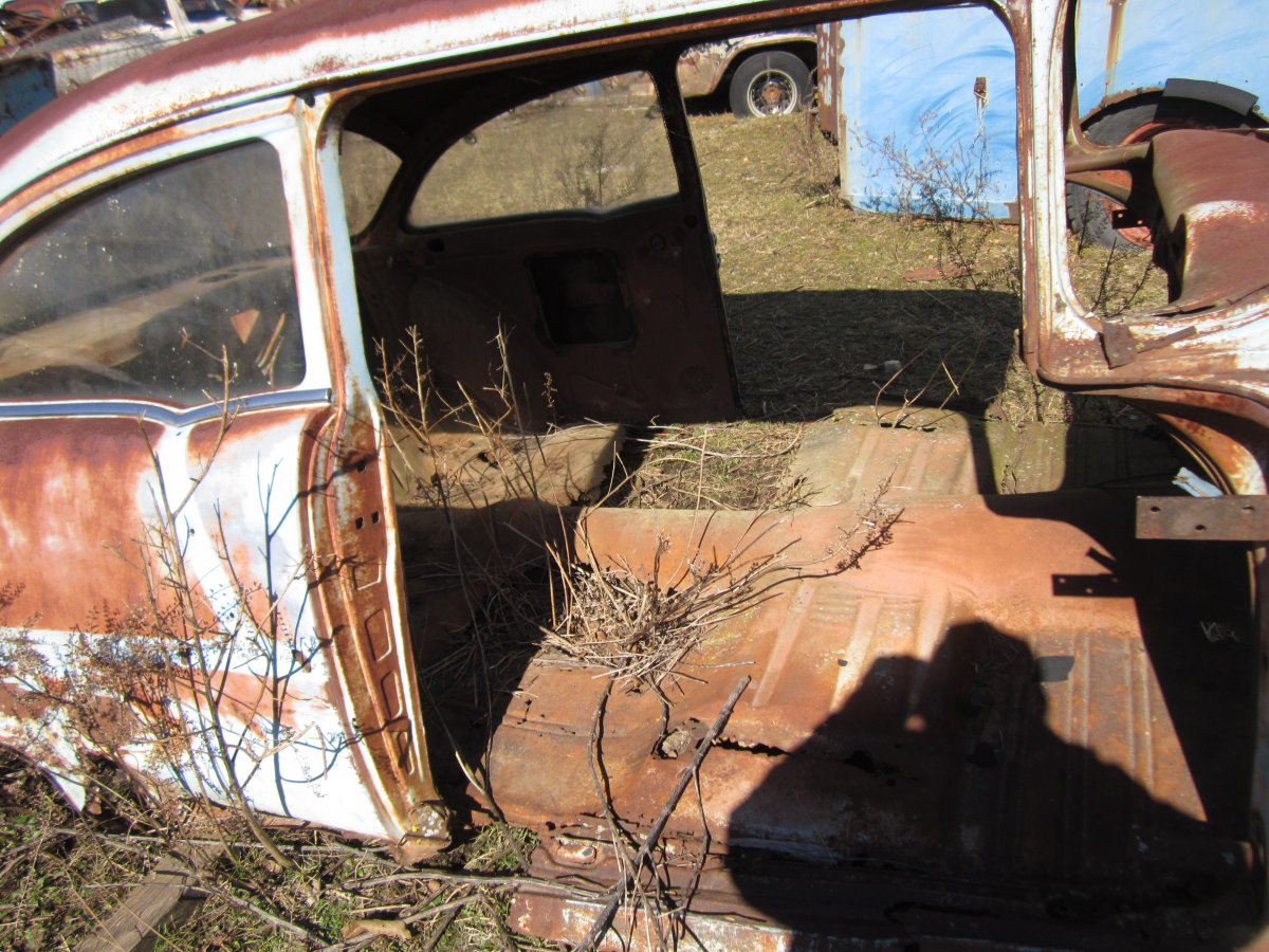 Rusty Chevrolet 010.JPG