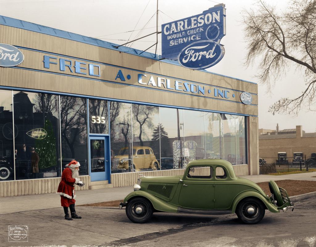 Santa Claus at Fred A. Carleson Ford - Dec 1935.jpg