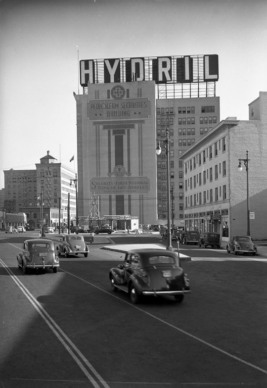 sat_Olympic & Figueroa, Los Angeles, 1938.jpg