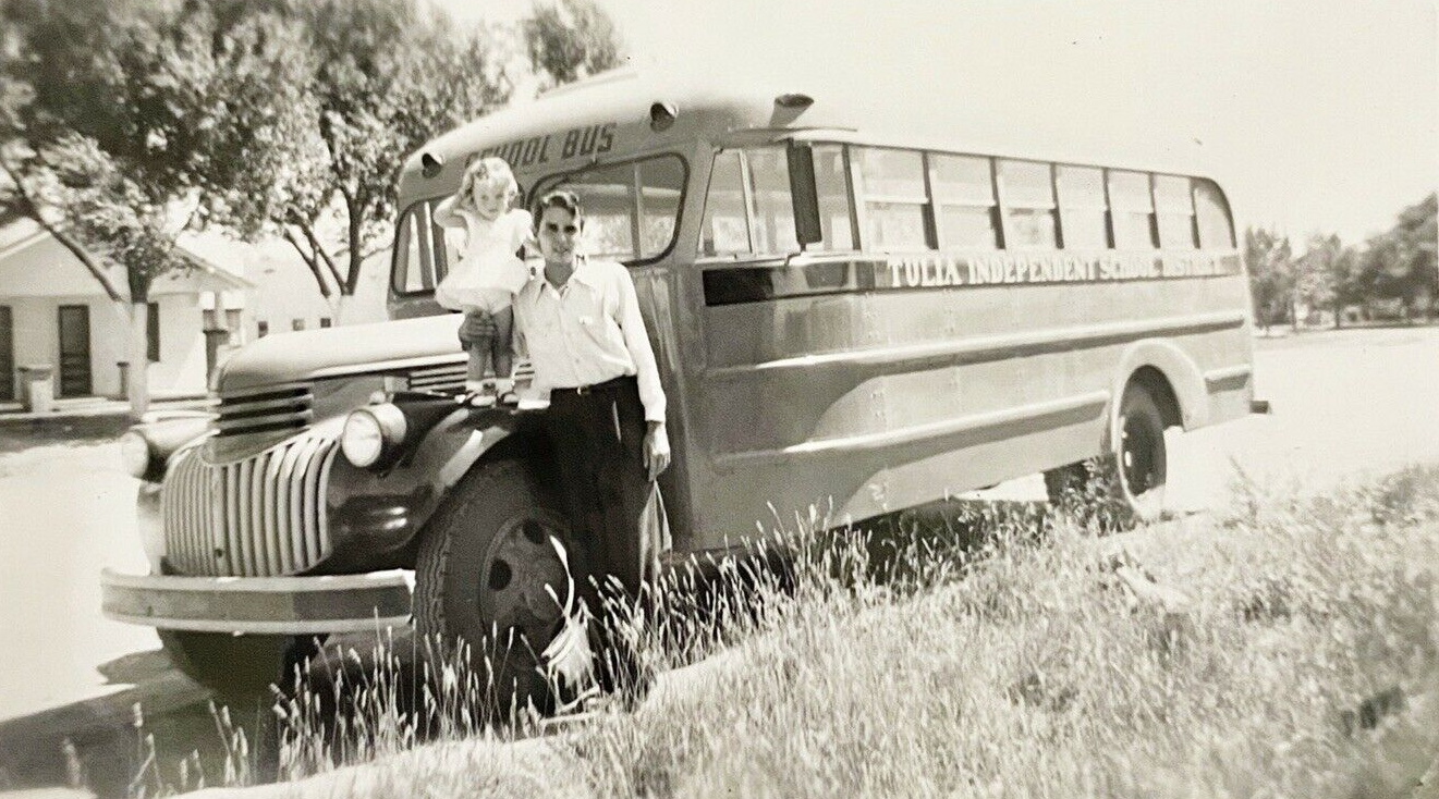 School Bus 1947 Tulia Texas School Bus.jpg