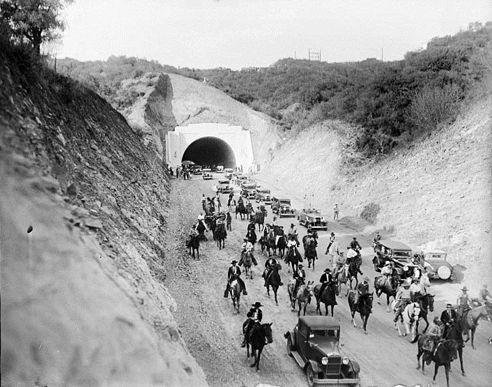 Sepulveda_Tunnel_1930.jpg