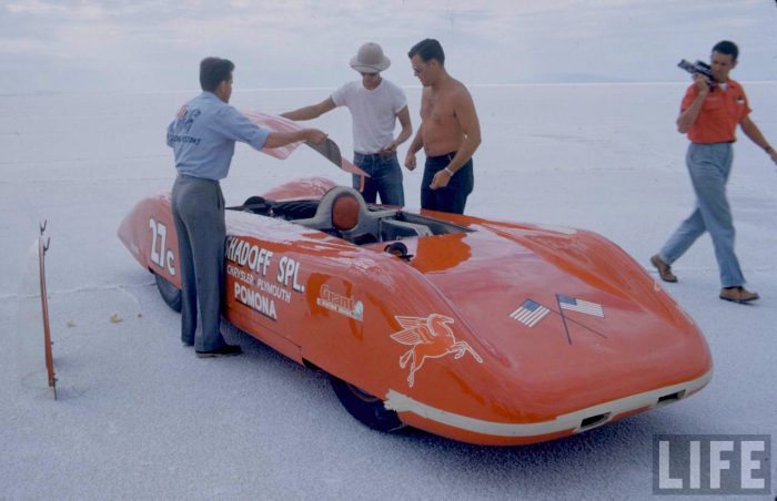 shadoff-spl-special-streamliner-1950s-bonneville-salt-flats.jpg