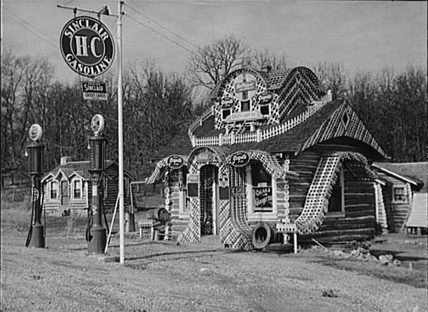 Shannon-County-Missouri.-Gas-station-and-tourist-cabins-2-42-John-Vachon.jpg