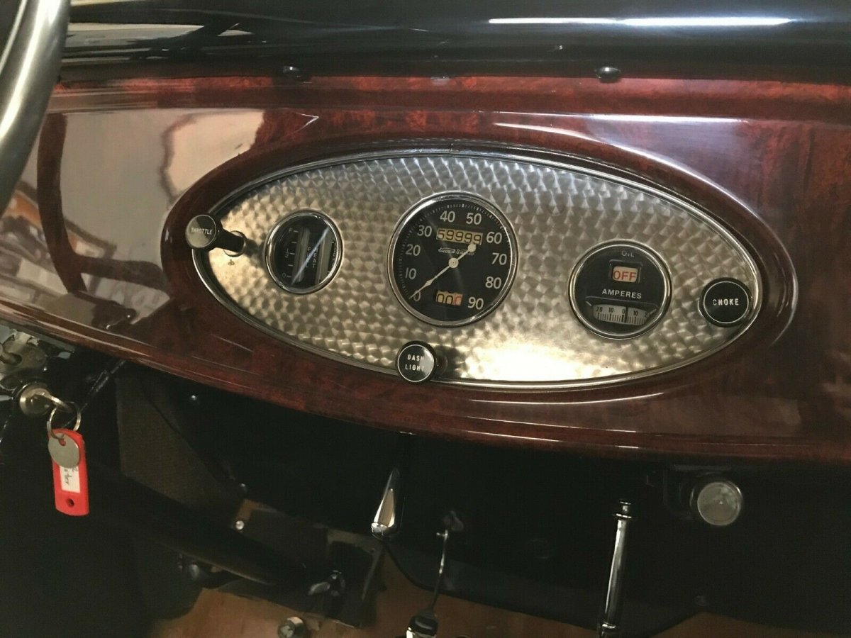 Sid Chavers Resto-Rod Deuce Roadster (17).jpg