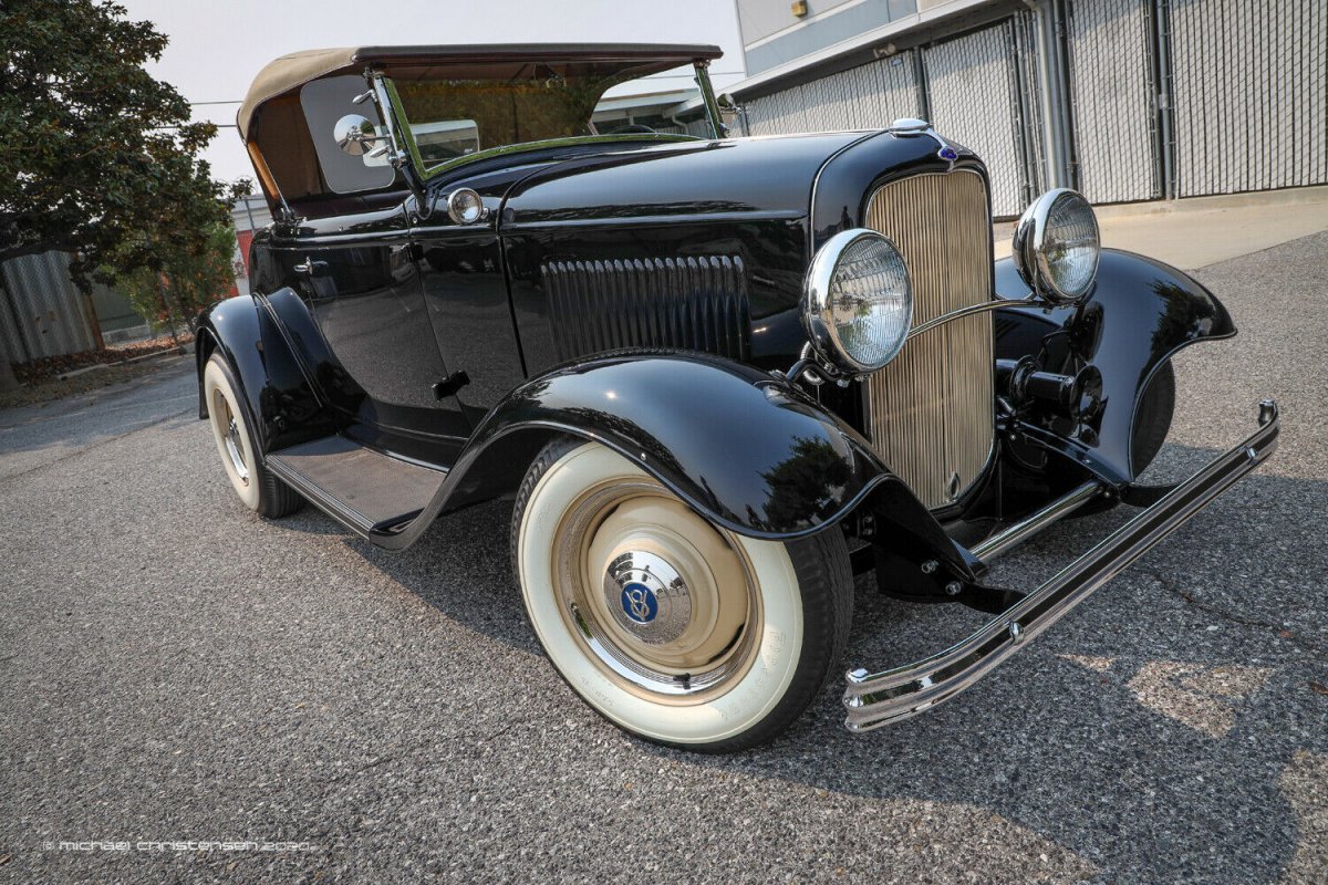 Sid Chavers Resto-Rod Deuce Roadster (2).jpg