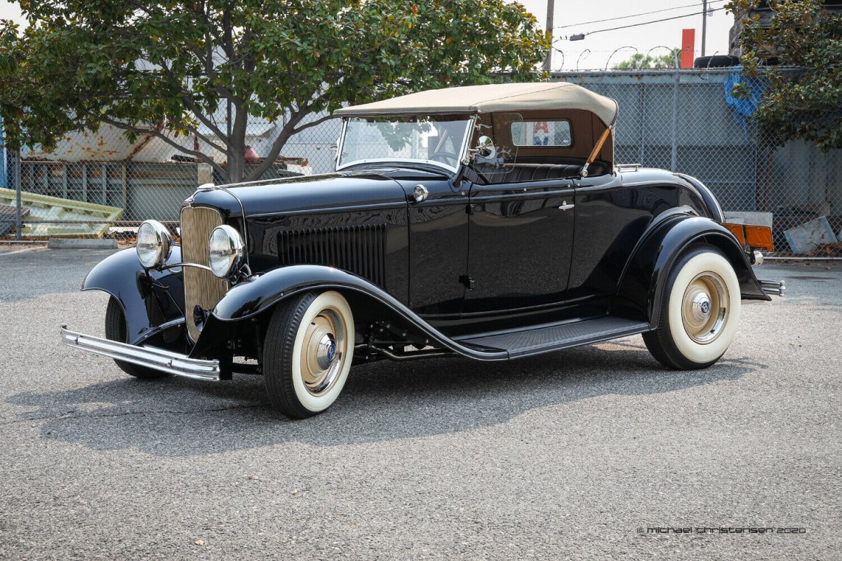Sid Chavers Resto-Rod Deuce Roadster (3).jpg