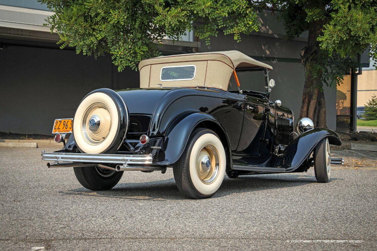 Sid Chavers Resto-Rod Deuce Roadster (4).jpg