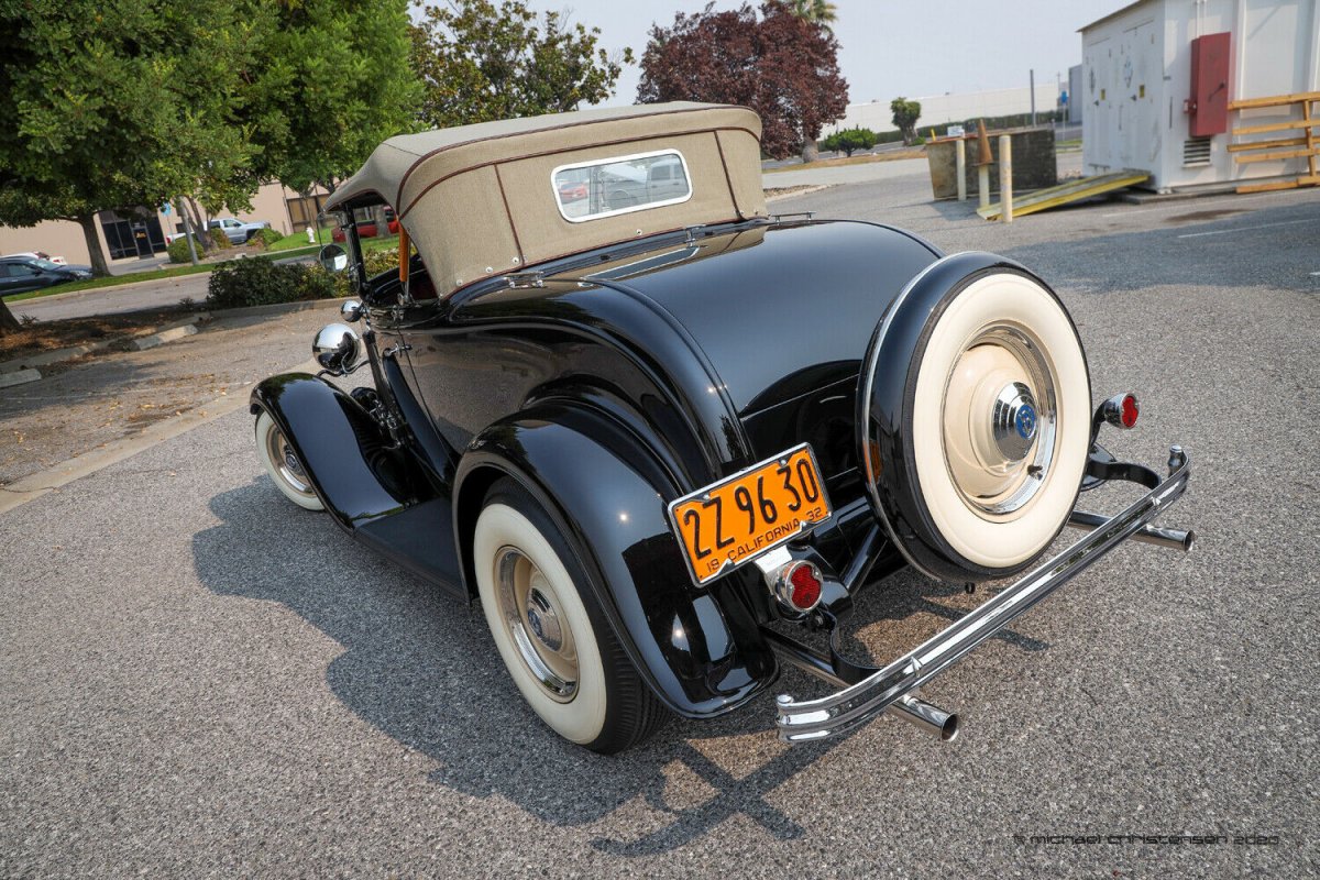 Sid Chavers Resto-Rod Deuce Roadster (5).jpg