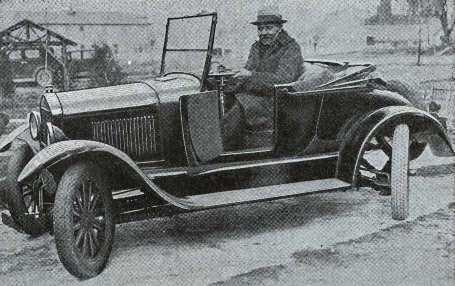 side-steering-car 1932.jpg