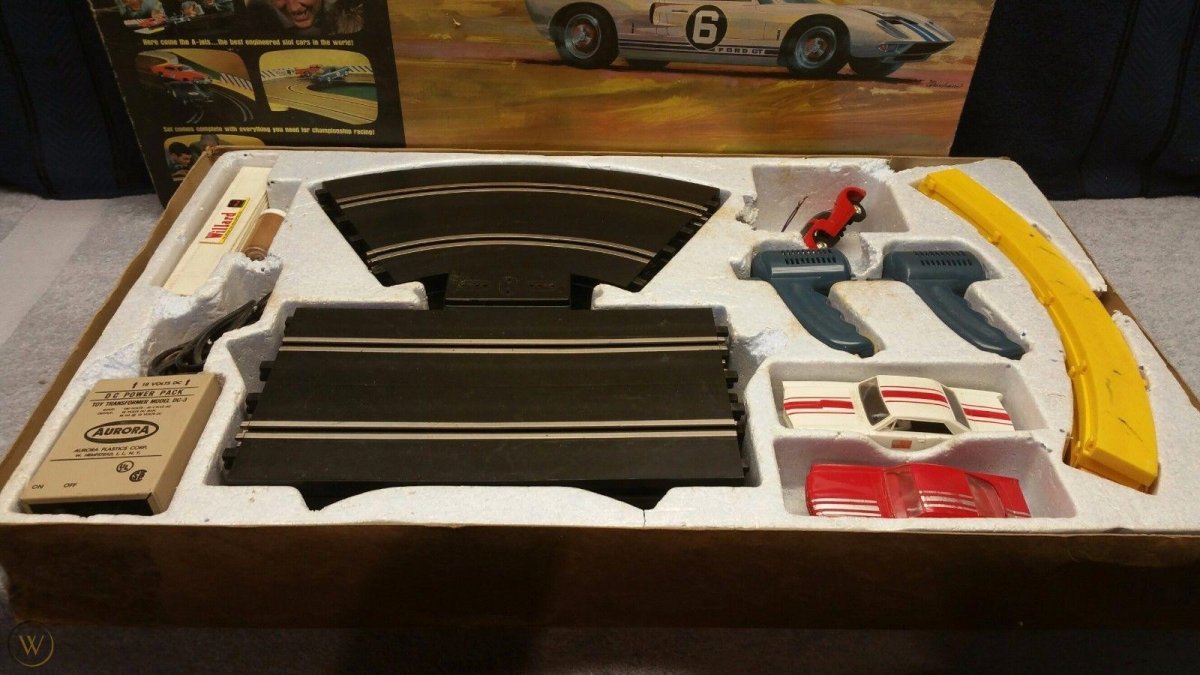 slot cars-2.jpg