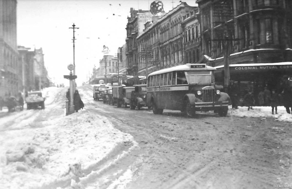 Snow in Dunedin 1939 bus.jpg