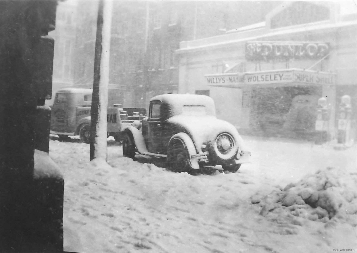 Snow in Dunedin 1939 coupe.jpg