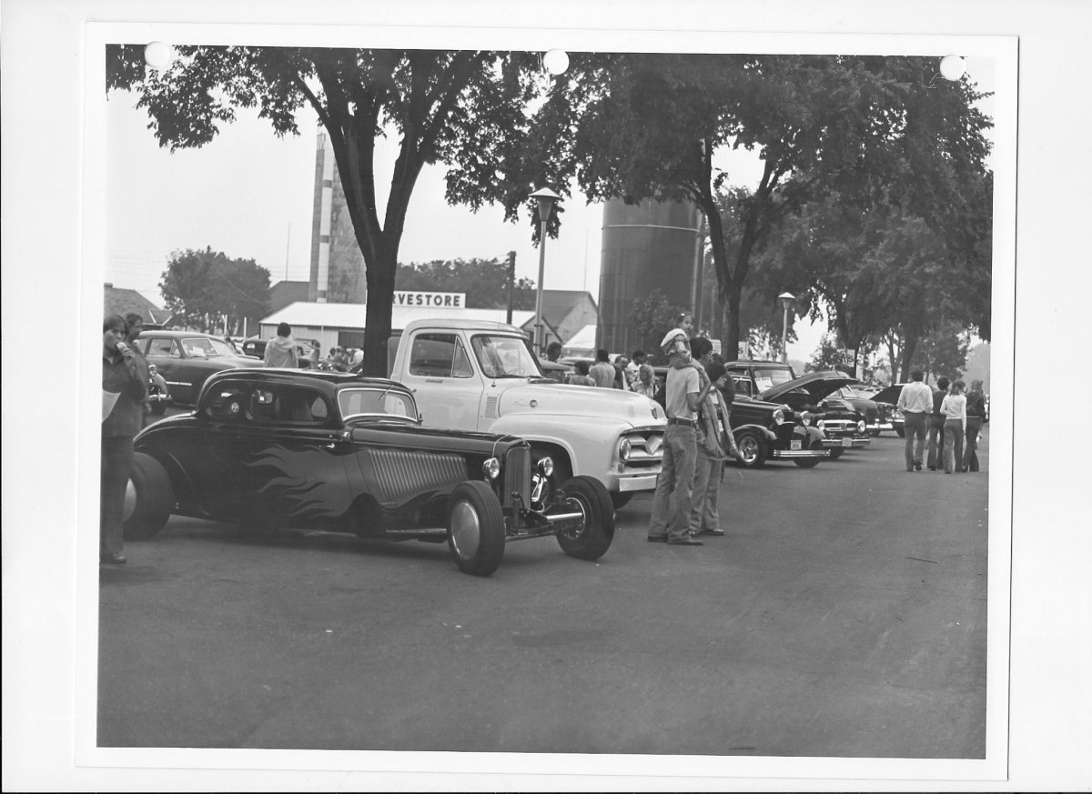 Sonnens pic of Dads truck 1977 BTT50\'s.jpg