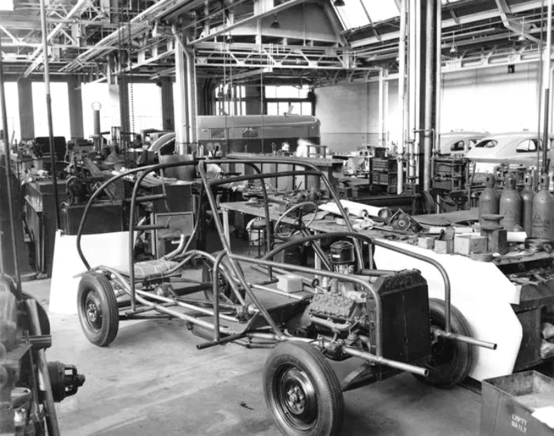 Soybean '41 Ford - Steel Frame (1).jpg