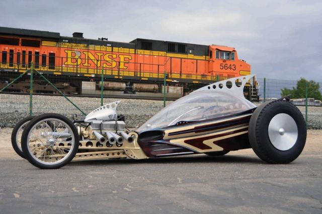 space-junkie-20-custom-creation-by-ian-roussel-full-custom-garage-1.jpg