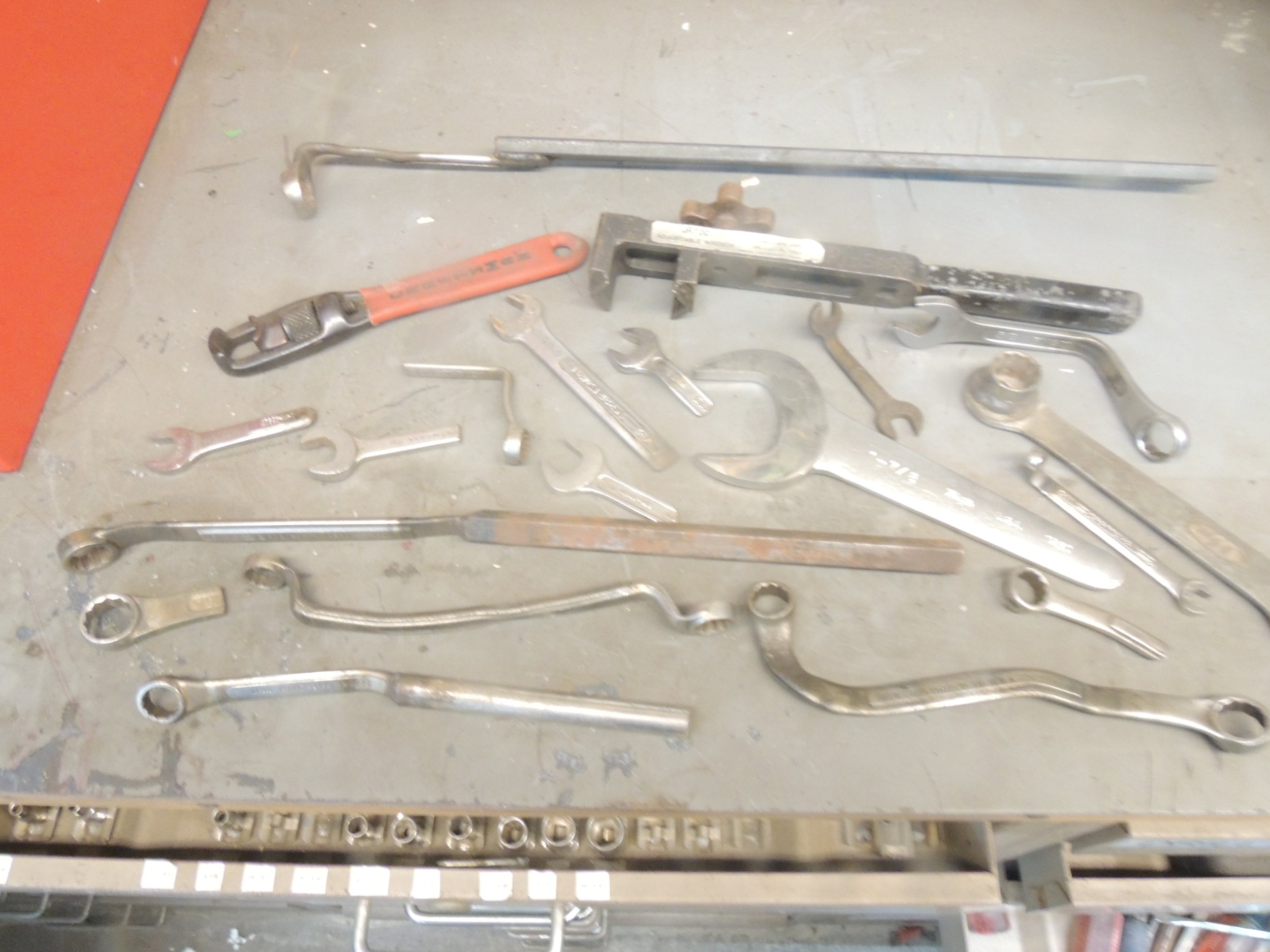 Special Wrenches 2.JPG