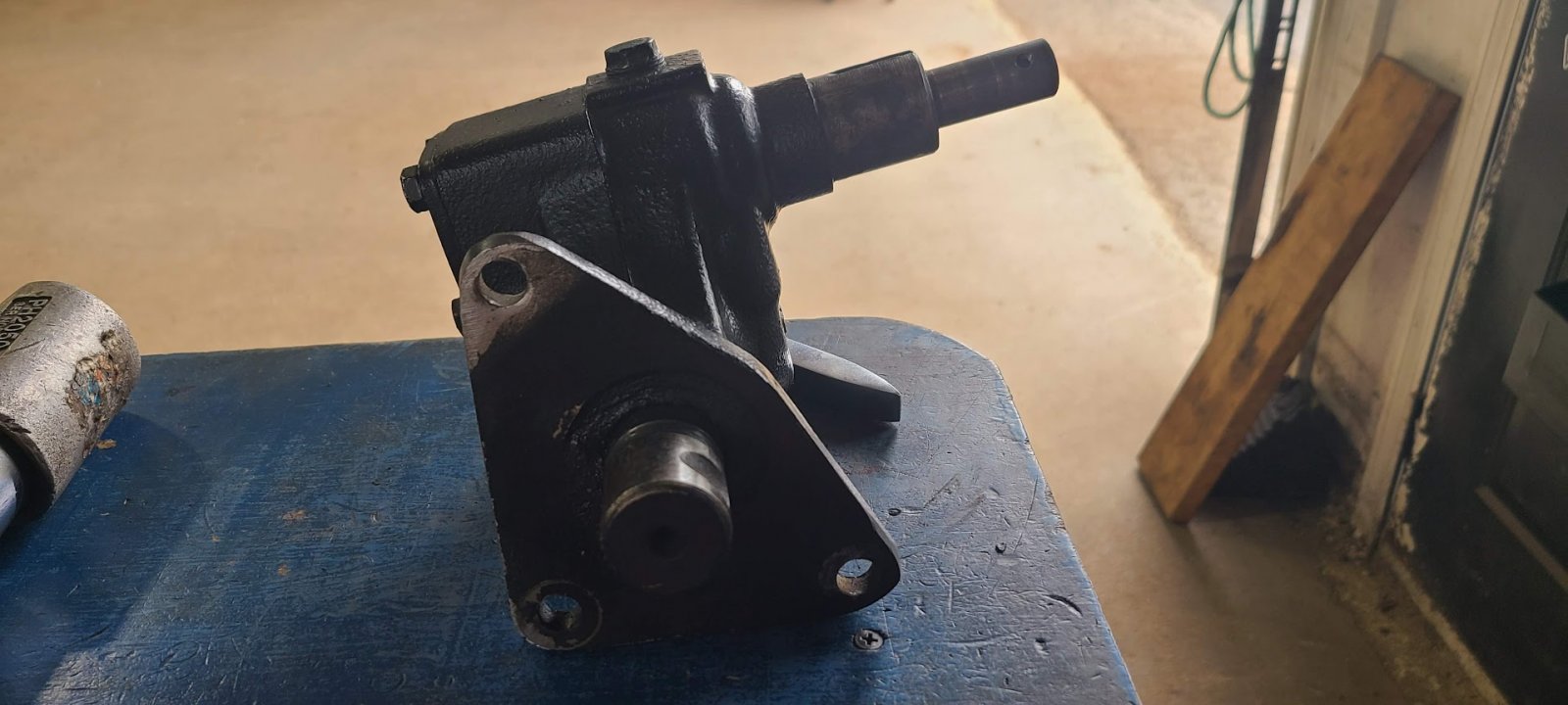 Steering box F100.jpg