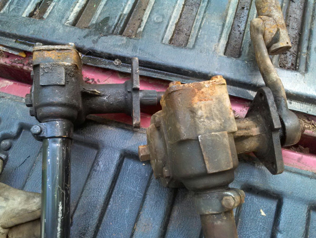 SteeringBoxCompare_F1paintF2rusty.jpg