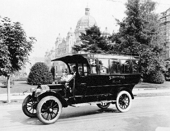 Strathcona Hotel Bus circa1915.jpg