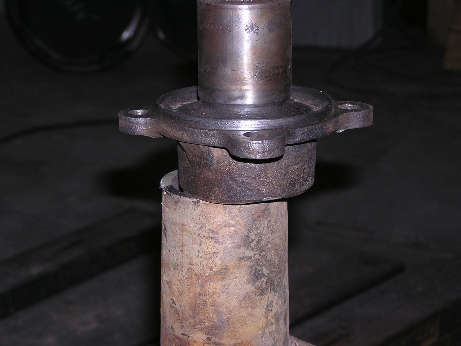 suspension axle end1.JPG