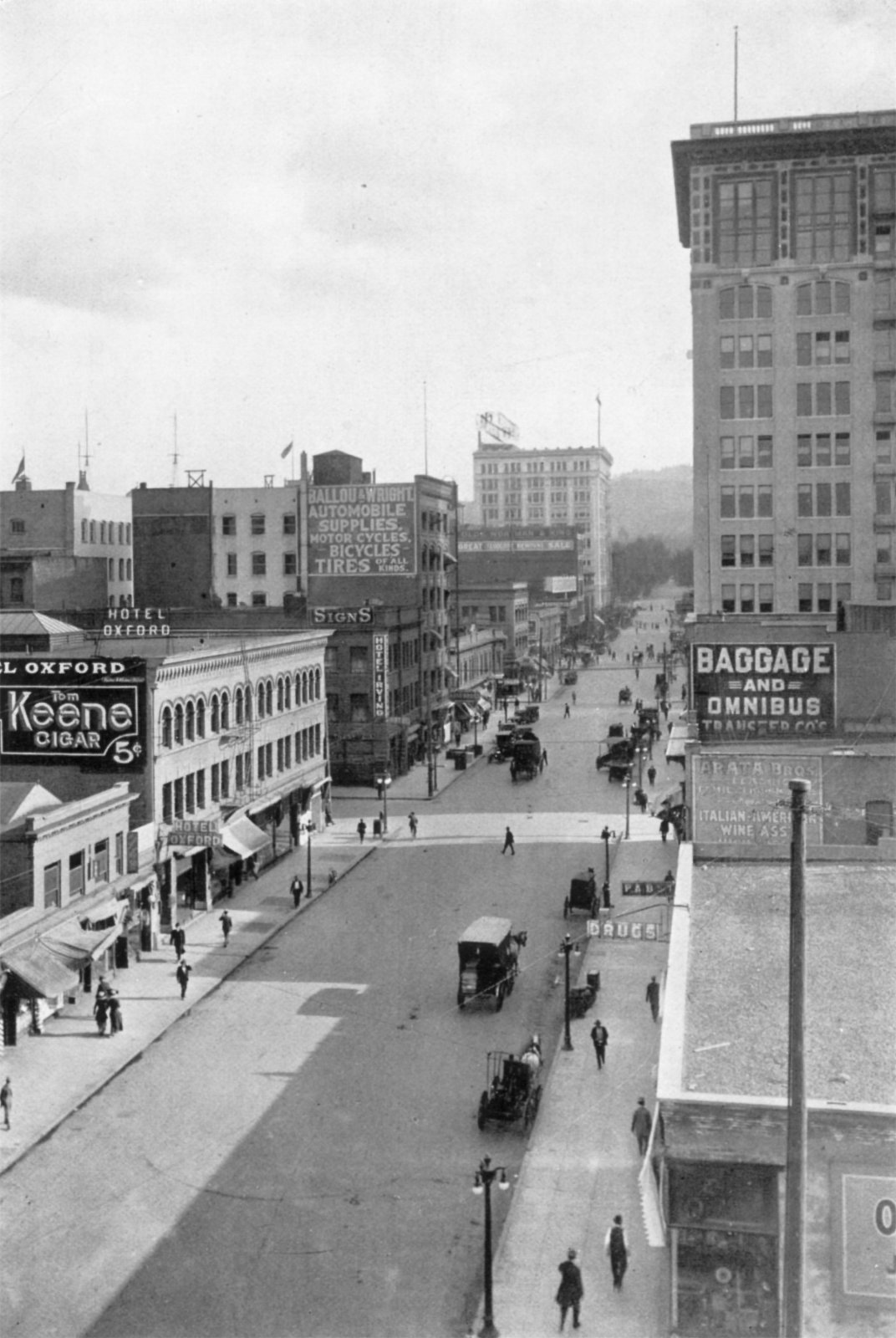 sw-6th-ave-looking-south-from-ankeny-1910.jpg