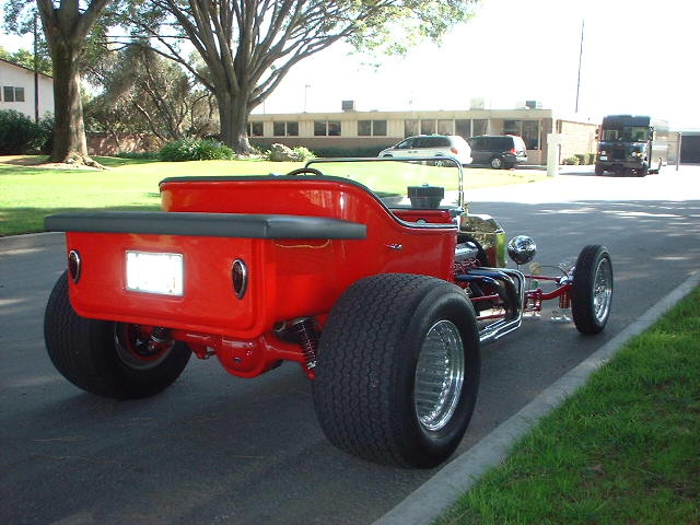 T Bucket Rear End.JPG