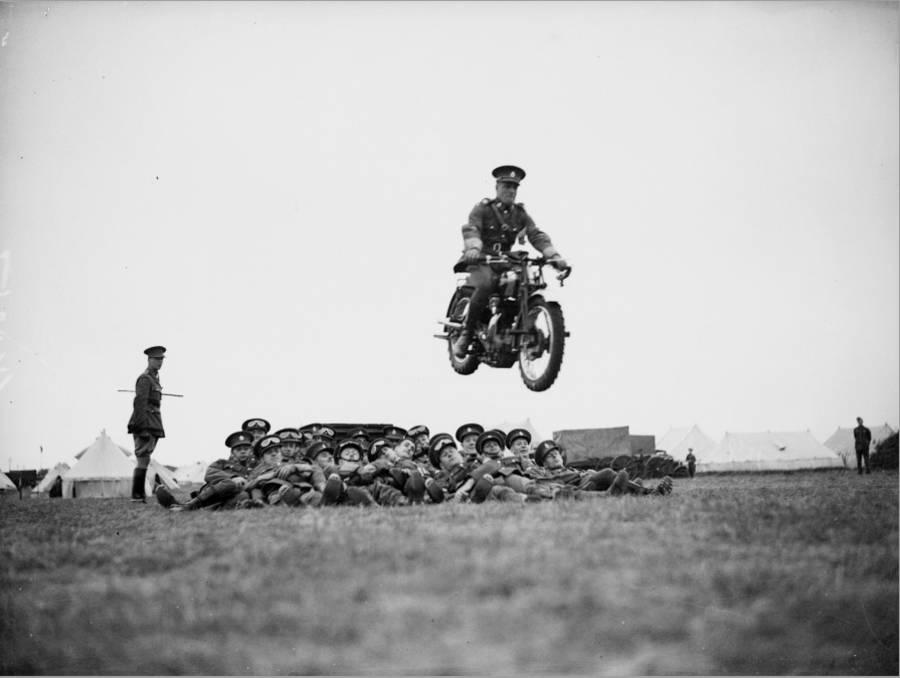 ta-stunts_u-l-pdik34o1zln.jpg