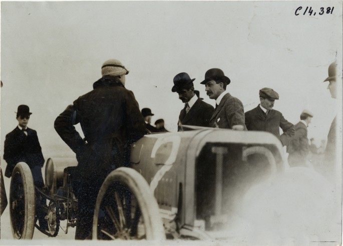 The guy in the wool cap is racer Frank Croker, the car is his Simplex and the year is 1905..jpg