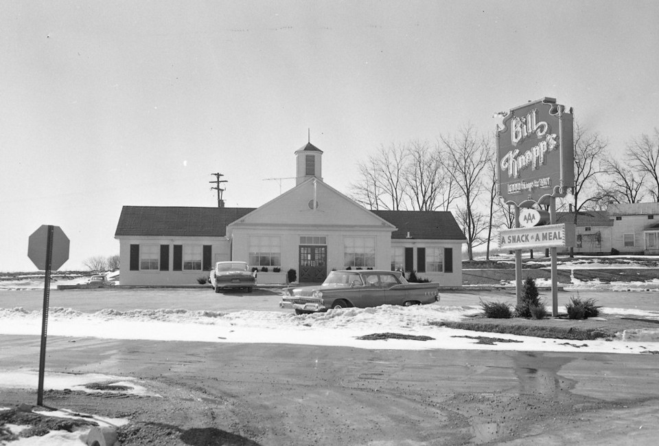 The original Bill Knapp\'s Restaurant built in Jackson in 1960 at 2100 Clinton Road.JPG