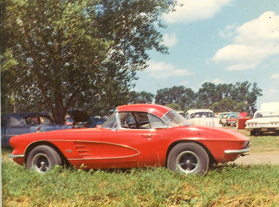 This 61 Corvette was owned and raced by.JPG