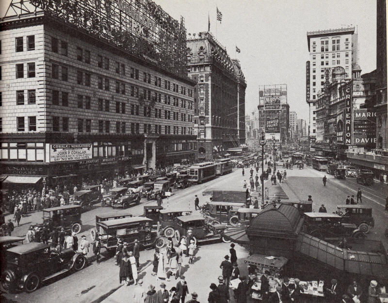 Times Square in 1922..jpg