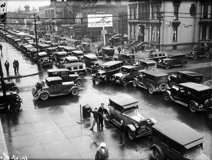 Traffic jam in Detroit, 1928.jpg