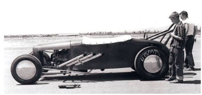 trunk of roadster 3 pipes.JPG