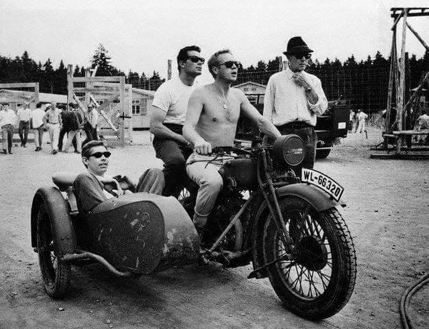 tumblr_ANTIQUATED BIKERS (3).jpg