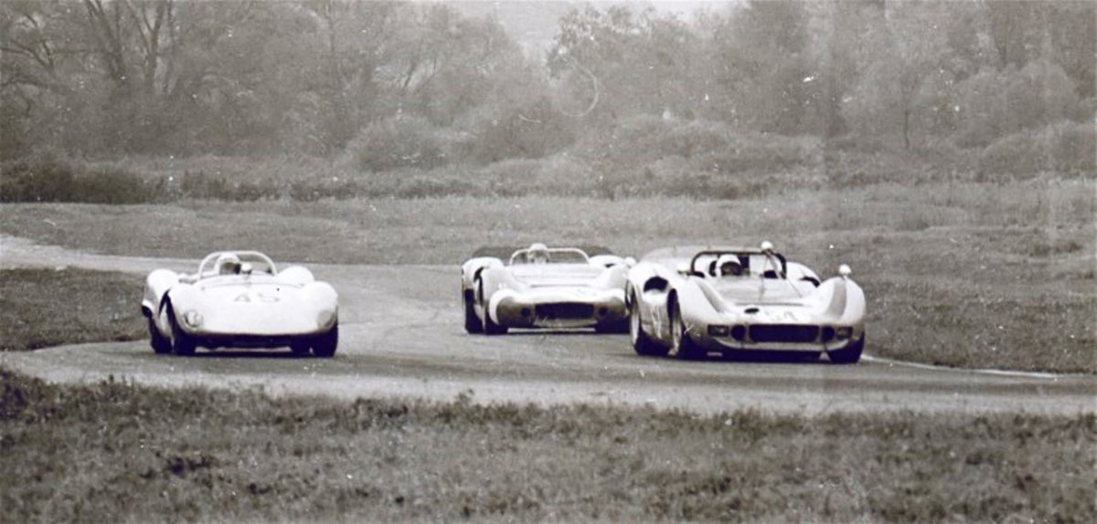 Two McLaren M1s passing a Bobsy SR 3.jpg