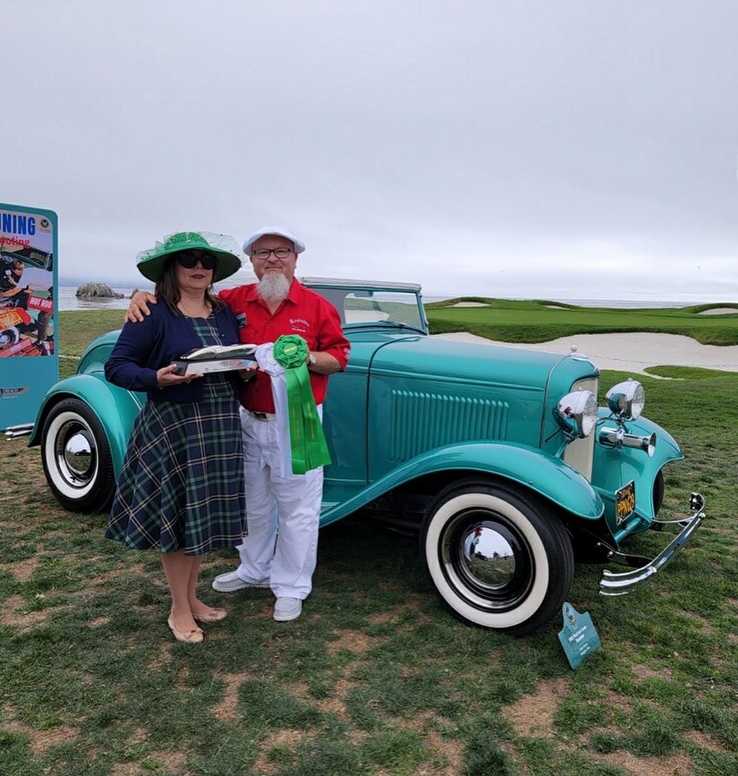 V-10 Bob & Linda Owens with their 3rd Place Ian Cusey Roadster (via Reggie Hill).jpg