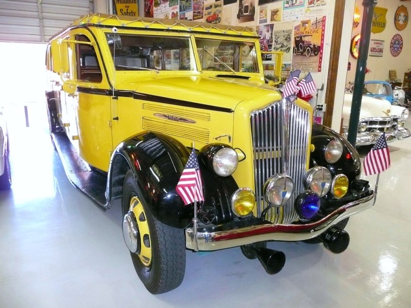 Varni's Yellowstone Bus (2).jpg