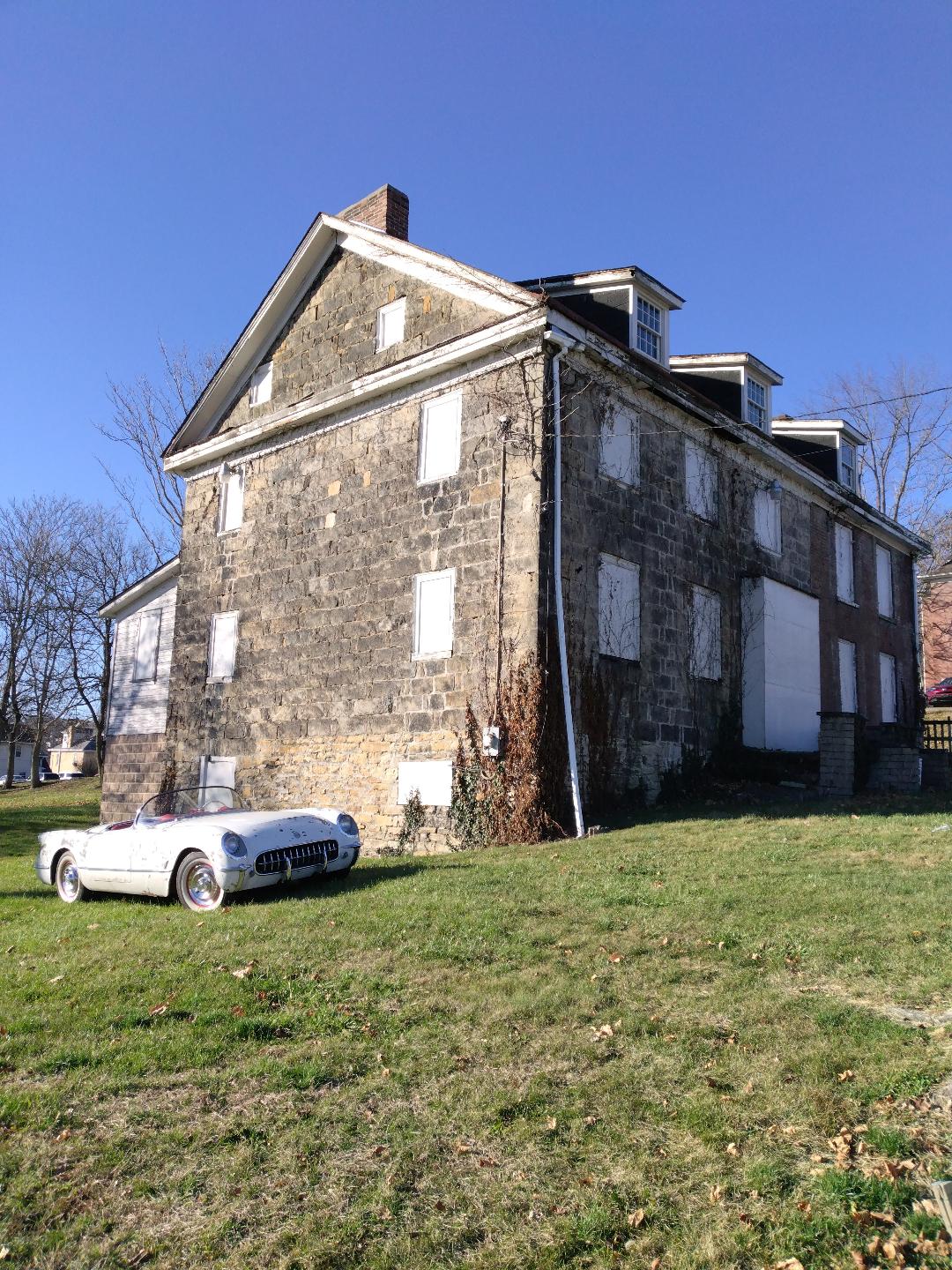 vette at Roberts House.jpg