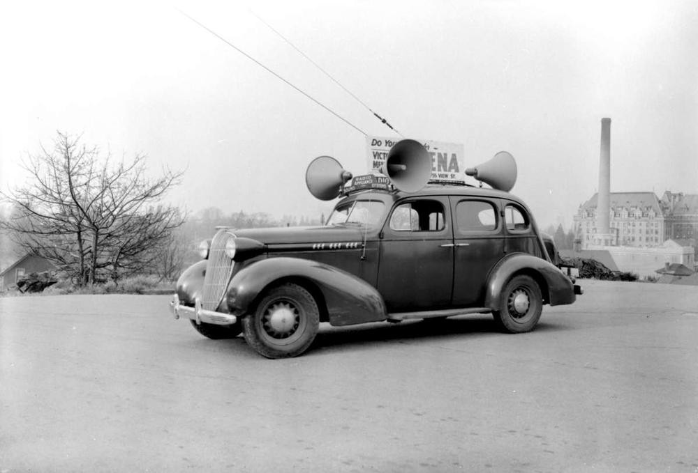 Vic. radio appliance Co. mobile unit.jpg