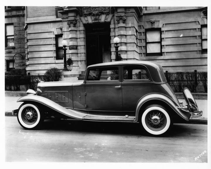 vintage a standard 1932 Packard Eight Sedan Coupé 1.jpg