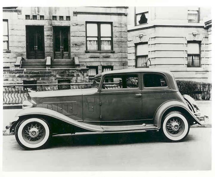 vintage a standard 1932 Packard Eight Sedan Coupé.jpg