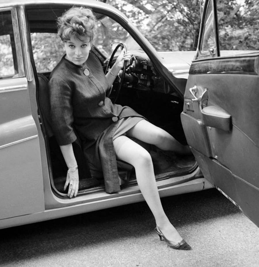 vintage-lady-in-car-6.jpeg