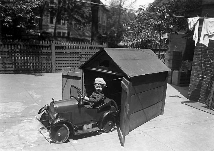 vintage pedal car (5).jpg