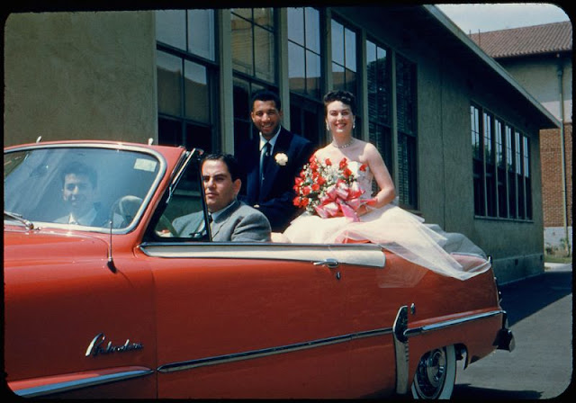 vintage-people-with-automobiles-11.jpeg