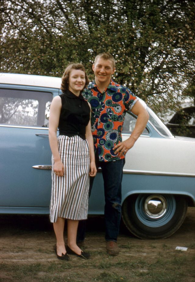 vintage-people-with-automobiles-12.jpeg