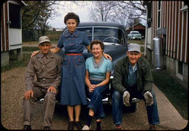vintage-people-with-automobiles-13.jpeg